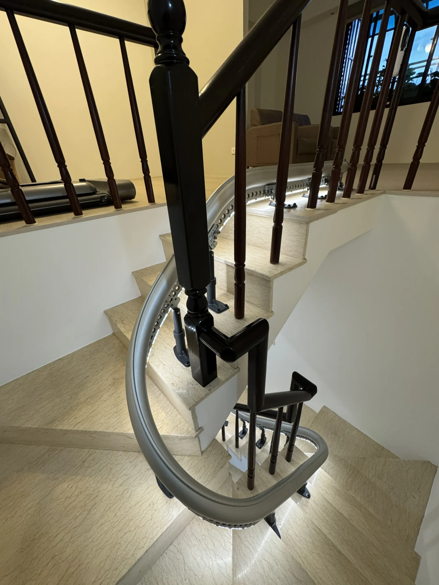 stairlift_case-double_lshaped_stairs-7-7