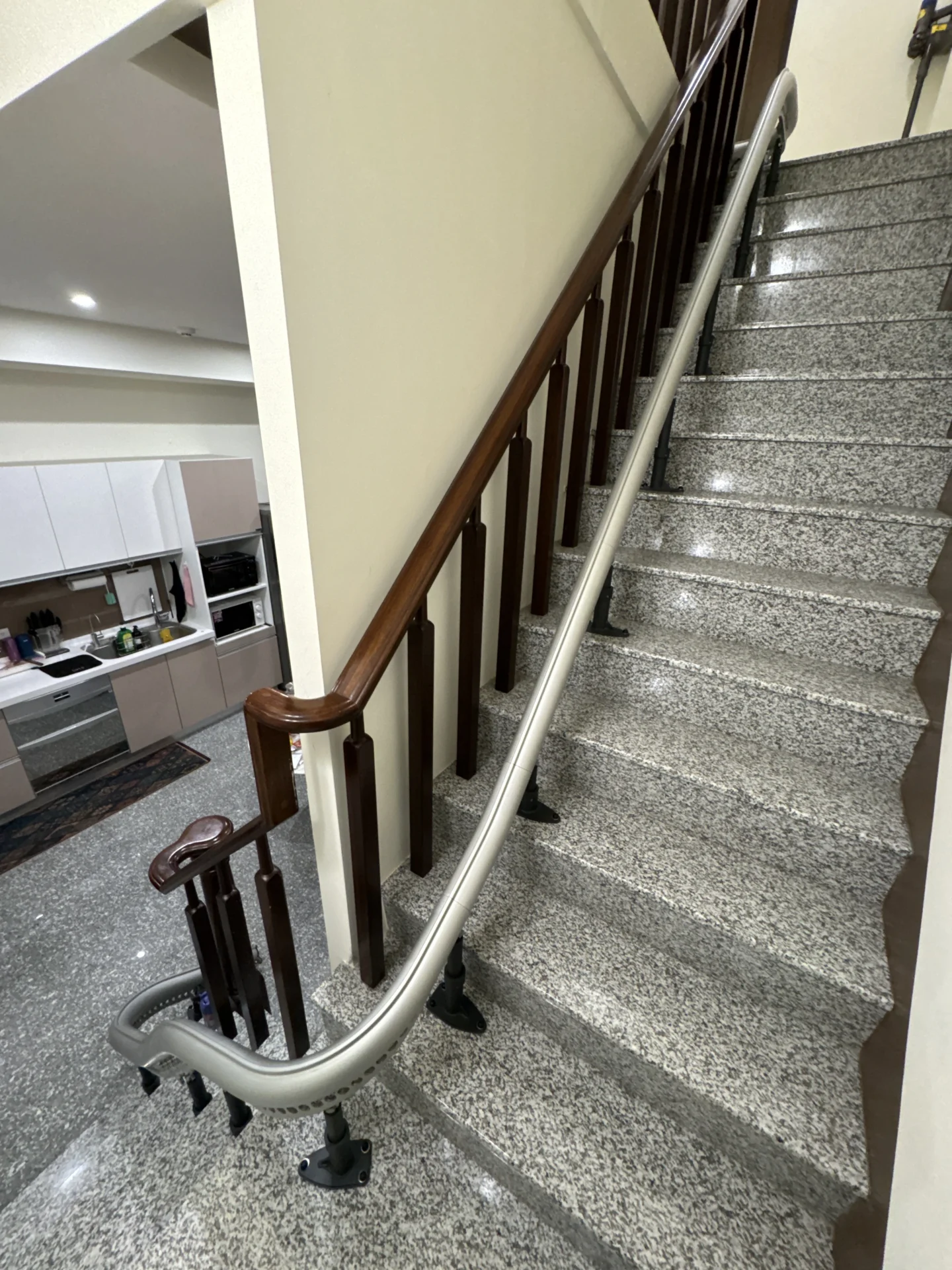 stairlift_case-double_straight_stairs-7-3