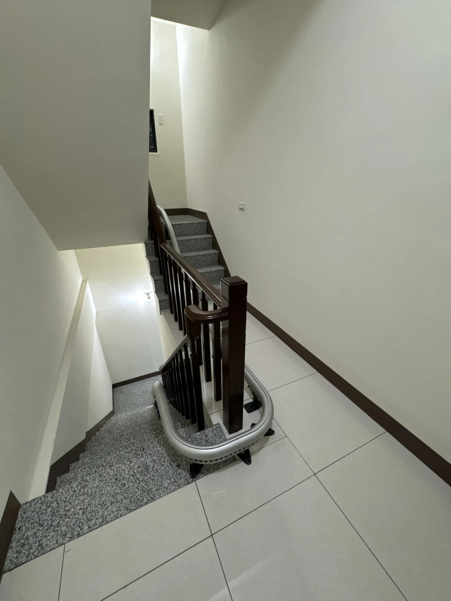 stairlift_case-double_straight_stairs-7-4