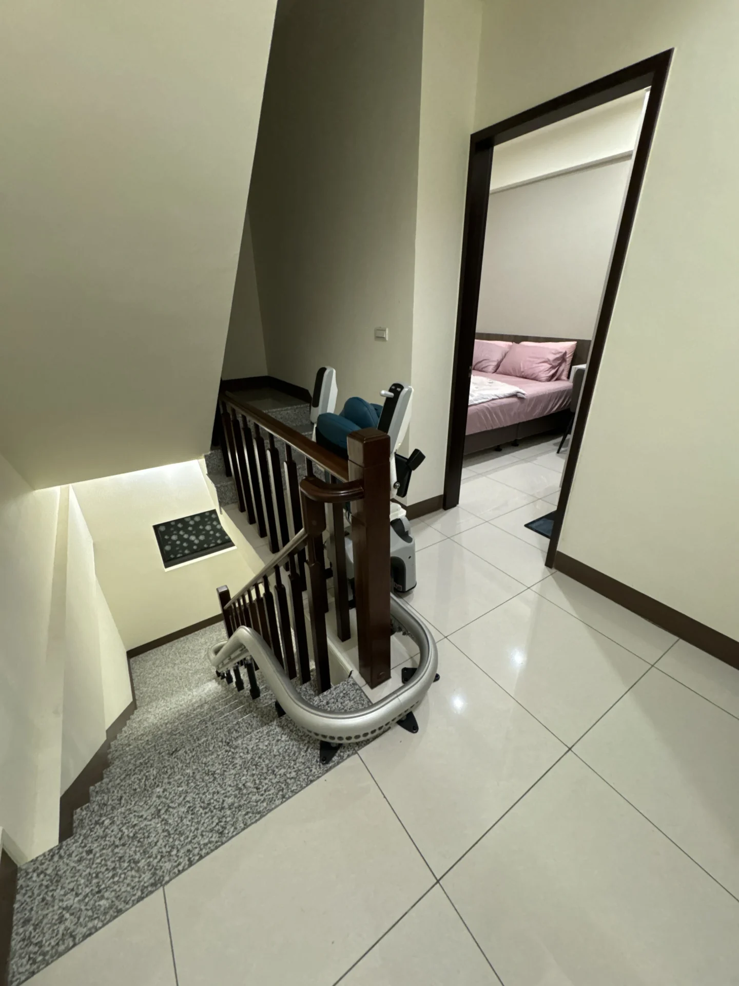 stairlift_case-double_straight_stairs-7-7